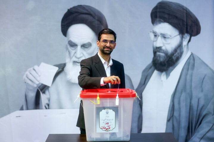مرحله دوم انتخابات چهاردهمین دوره ریاست جمهوری- حسینیه جماران