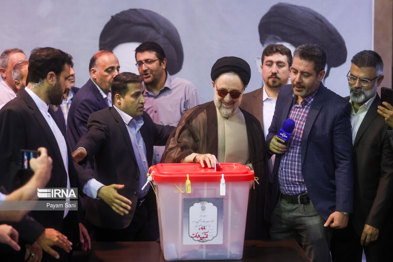 مرحله دوم انتخابات چهاردهمین دوره ریاست جمهوری- حسینیه جماران