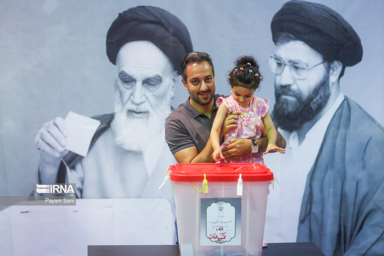 مرحله دوم انتخابات چهاردهمین دوره ریاست جمهوری- حسینیه جماران