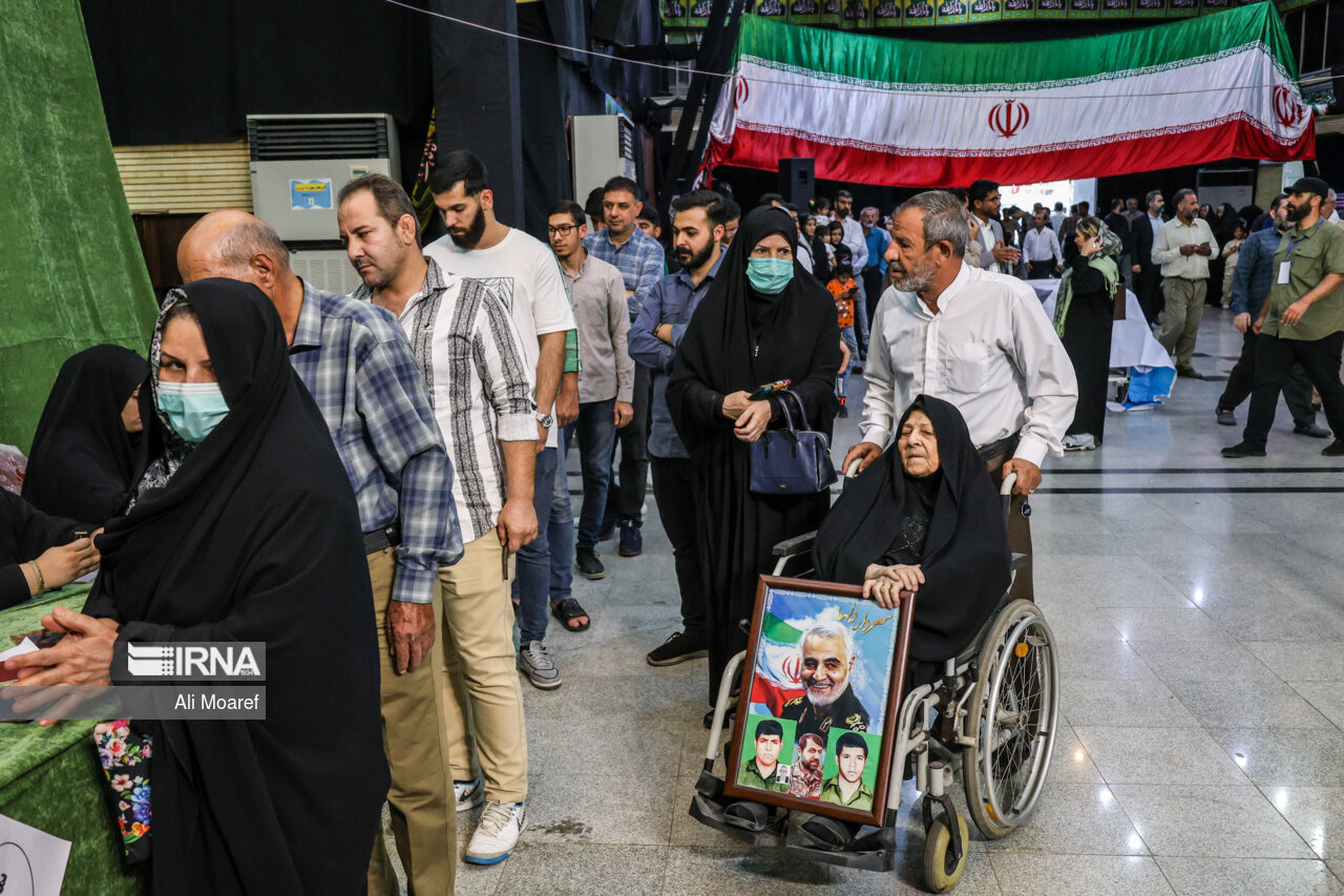 فیلم / لبیک مردم اهواز به ندای رهبر انقلاب برای مشارکت حداکثری در انتخابات فیلم / لبیک مردم اهواز به ندای رهبر انقلاب برای مشارکت حداکثری در انتخابات