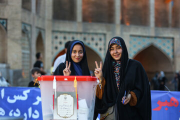 مردم در انتخابات اثبات کردند که راه حل مشکلات از صندوق رأی می‌گذرد