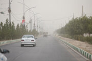 گرد و غبار همچنان مهمان یزدی‌هاست