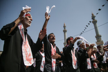 Musulmanes chiíes conmemoran el día de Ashura en Qom 