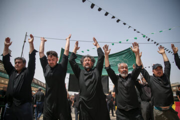 Musulmanes chiíes conmemoran el día de Ashura en Qom 