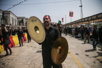 Musulmanes chiíes conmemoran el día de Ashura en Qom 