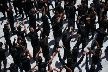 Musulmanes chiíes conmemoran el día de Ashura en Qom 