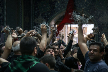 Musulmanes chiíes conmemoran el día de Ashura en Qom 