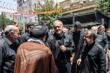 El presidente electo de Irán participa en luto de Ashura