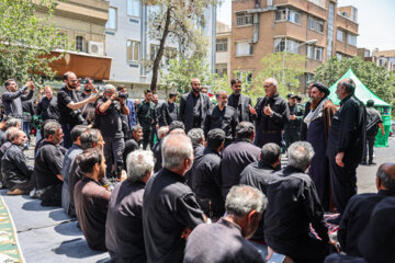 El presidente electo de Irán participa en luto de Ashura