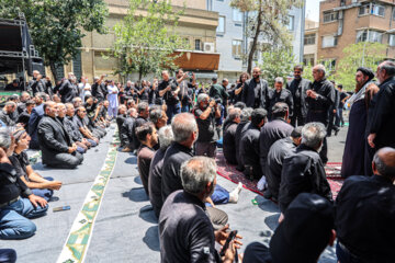 اقامه نماز هر عاشورا با حضور حضور رئیس جمهور 
- خیابان جمهوری