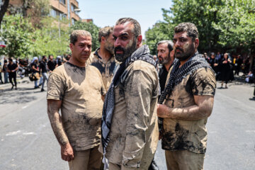 عزاداری ظهر عاشورا در خیابان جمهوری