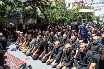 El presidente electo de Irán participa en luto de Ashura