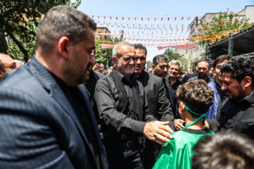 El presidente electo de Irán participa en luto de Ashura