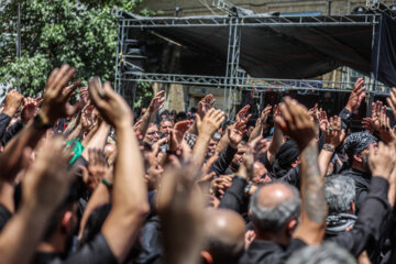 El presidente electo de Irán participa en luto de Ashura