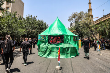 عزاداری ظهر عاشورا در خیابان جمهوری