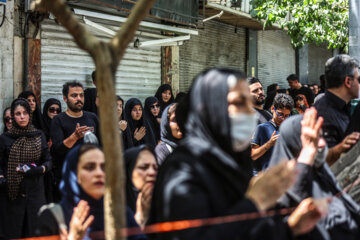 اقامه نماز هر عاشورا با حضور حضور رئیس جمهور 
- خیابان جمهوری