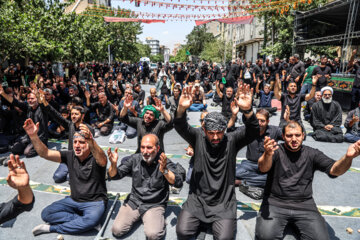 اقامه نماز هر عاشورا با حضور حضور رئیس جمهور 
- خیابان جمهوری