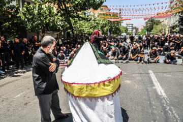 Le président élu assiste à la cérémonie de l'Achoura à Téhéran 