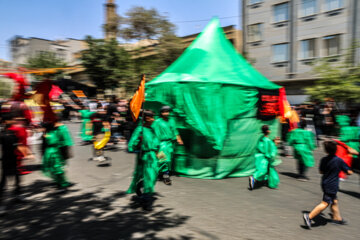 عزاداری ظهر عاشورا در خیابان جمهوری