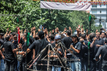 El presidente electo de Irán participa en luto de Ashura