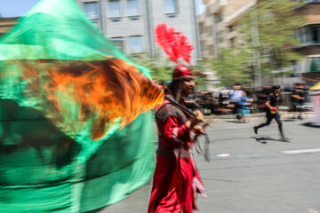 عزاداری ظهر عاشورا در خیابان جمهوری