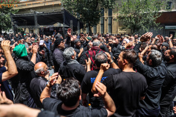 El presidente electo de Irán participa en luto de Ashura