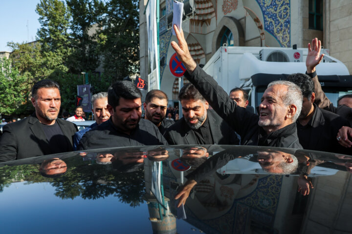 «مسعود پزشکیان» رئیس دولت چهاردهم در حاشیه مراسم یادبود پدر شهیدان حجازی