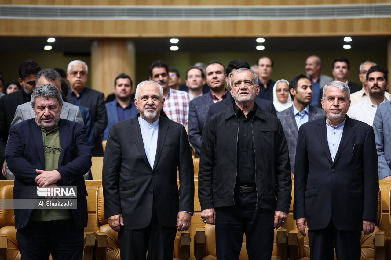 نشست اعضای کمیتههای مشورتی انتخاب دولت چهاردهم با حضور پزشکیان برگزار شد نشست اعضای کمیتههای مشورتی انتخاب دولت چهاردهم با حضور پزشکیان برگزار شد