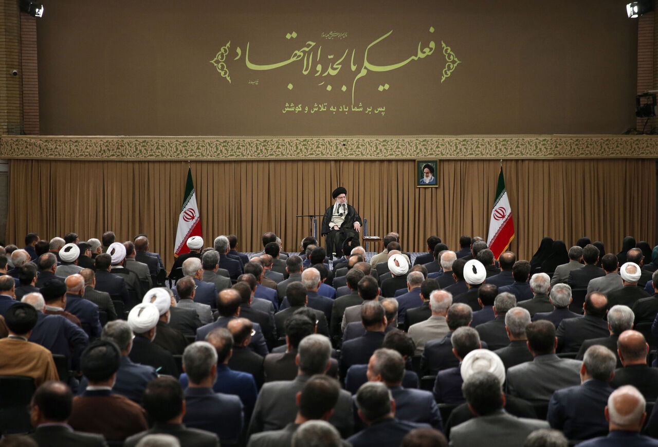 Encuentro de representantes del Parlamento iraní con el Líder de la Revolución Islámica