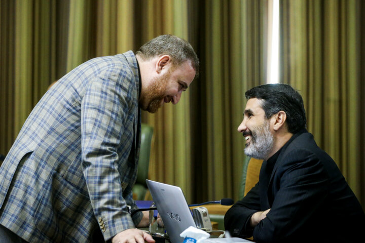 استفاده از پنلهای خورشیدی در ساختمانهای بلند قانون میشود