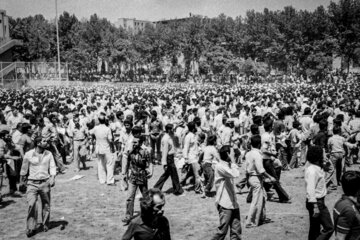 La première prière collective du Vendredi à Téhéran, le 27 juillet 1979

