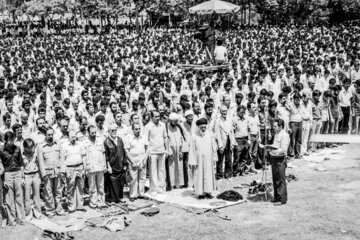 La première prière collective du Vendredi à Téhéran, le 27 juillet 1979

