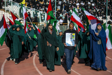 اجتماع دختران انقلاب