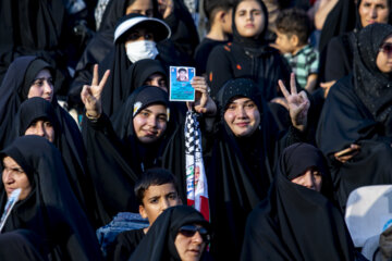 اجتماع دختران انقلاب