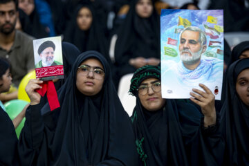 اجتماع دختران انقلاب