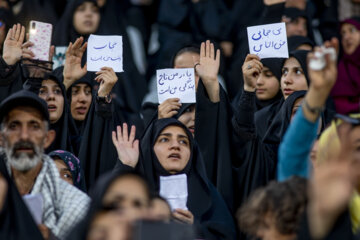 اجتماع دختران انقلاب