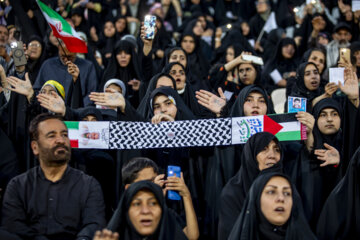 اجتماع دختران انقلاب