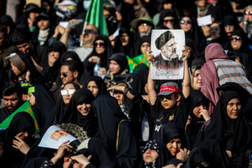 اجتماع دختران انقلاب