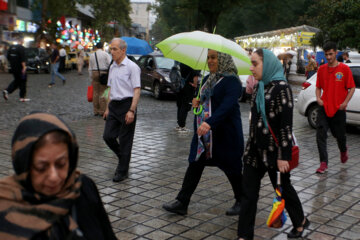 بارش باران در نیمه تابستان