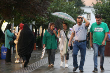 بارش باران در نیمه تابستان