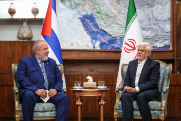 Encuentro del primer ministro cubano con primer vicepresidente iraní 