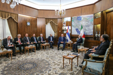 Encuentro del primer ministro cubano con primer vicepresidente iraní 