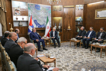 Encuentro del primer ministro cubano con primer vicepresidente iraní 