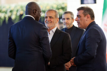 Les invités participant à la cérémonie d'investiture du nouveau président iranien ont rencontré et discuté Massoud Pezeshkian ce mardi soir 30 juillet 2024.  (Photo : Ahmad Moini Jam). 