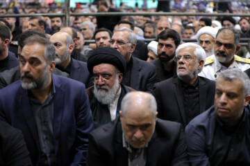 Prière funéraire effectuée par Le Leader de la RII sur le martyr Haniyeh et son garde du corps tués par Israël- Le jeudi 1er août 2024 à Téhéran (Photo site du Leader : Khamenei.ir)