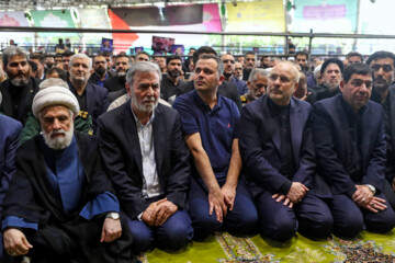 Prière funéraire effectuée par Le Leader de la RII sur le martyr Haniyeh et son garde du corps tués par Israël- Le jeudi 1er août 2024 à Téhéran (Photo site du Leader : Khamenei.ir)