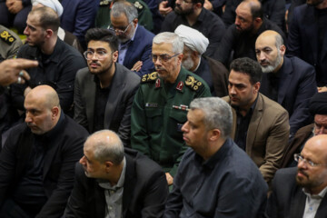 Prière funéraire effectuée par Le Leader de la RII sur le martyr Haniyeh et son garde du corps tués par Israël- Le jeudi 1er août 2024 à Téhéran (Photo site du Leader : Khamenei.ir)