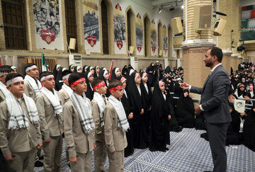 دیدار پیشکسوتان و فعالان دفاع مقدس و مقاومت با ر هبر انقلاب