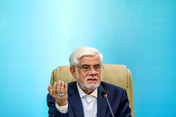 عارف: همه دستگاه‌ها برای حمایت از تولید پای کار باشند/ممنوعیت سوءاستفاده از قانون