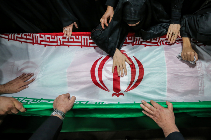 بگذار من هم دلخوش یک قبر باشم